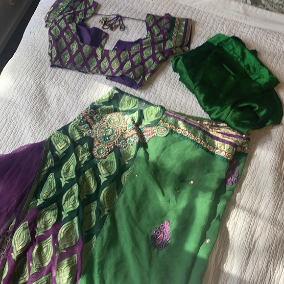 Shalwar Kameez 3piece can b taken out4 bigger size - Picture 4 of 5